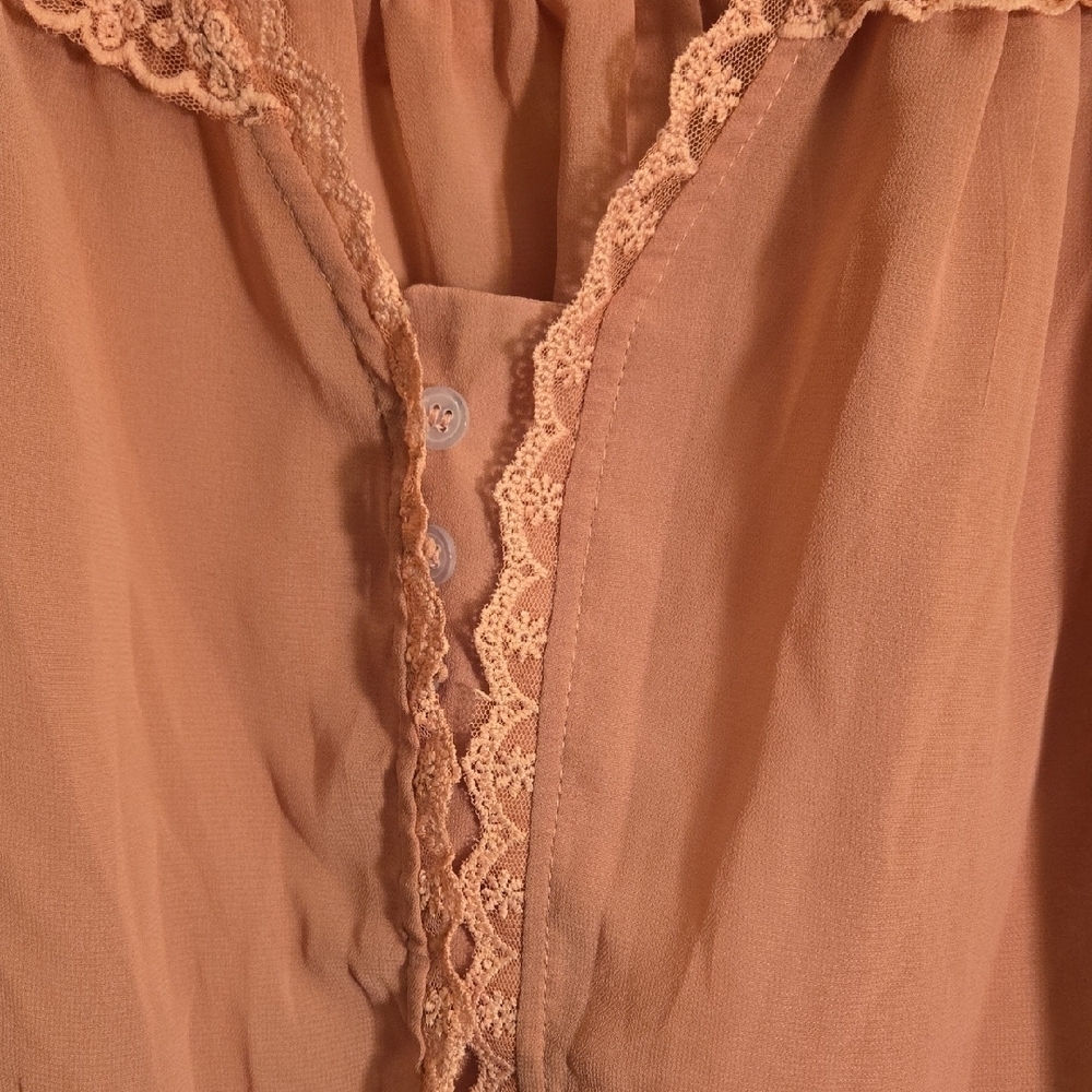 Chic Lace Trim Blouse in Soft Pink - Picture 3 of 5